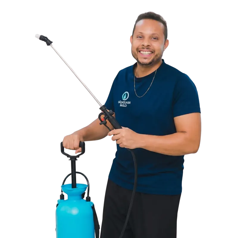 Profissional da Realização Clean pronto para o atendimento